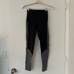 TNA Aritzia Black and grey leggings